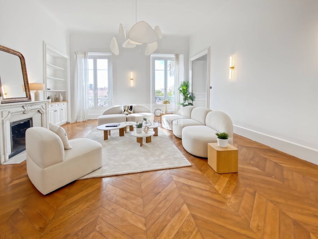 Appartement rénové – 5 pièces – 4 chambres – 194 m²