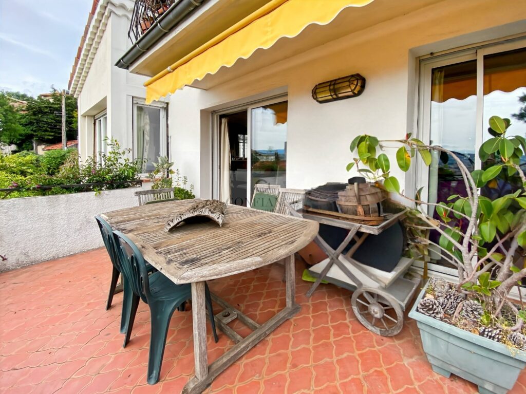 Maison – 5 pièces – 4 chambres – 199 m²