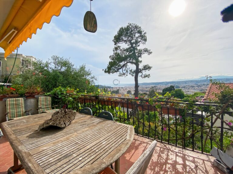 Maison – 5 pièces – 4 chambres – 199 m²