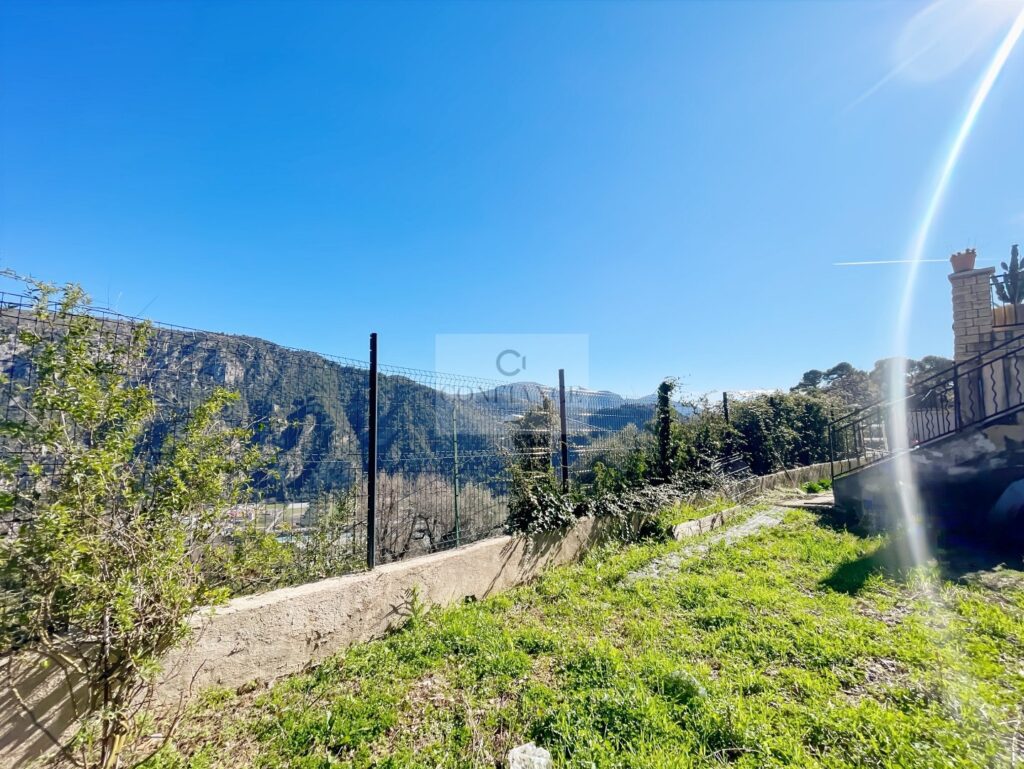 Maison individuelle – 7 pièces – 5 chambres – 185 m²