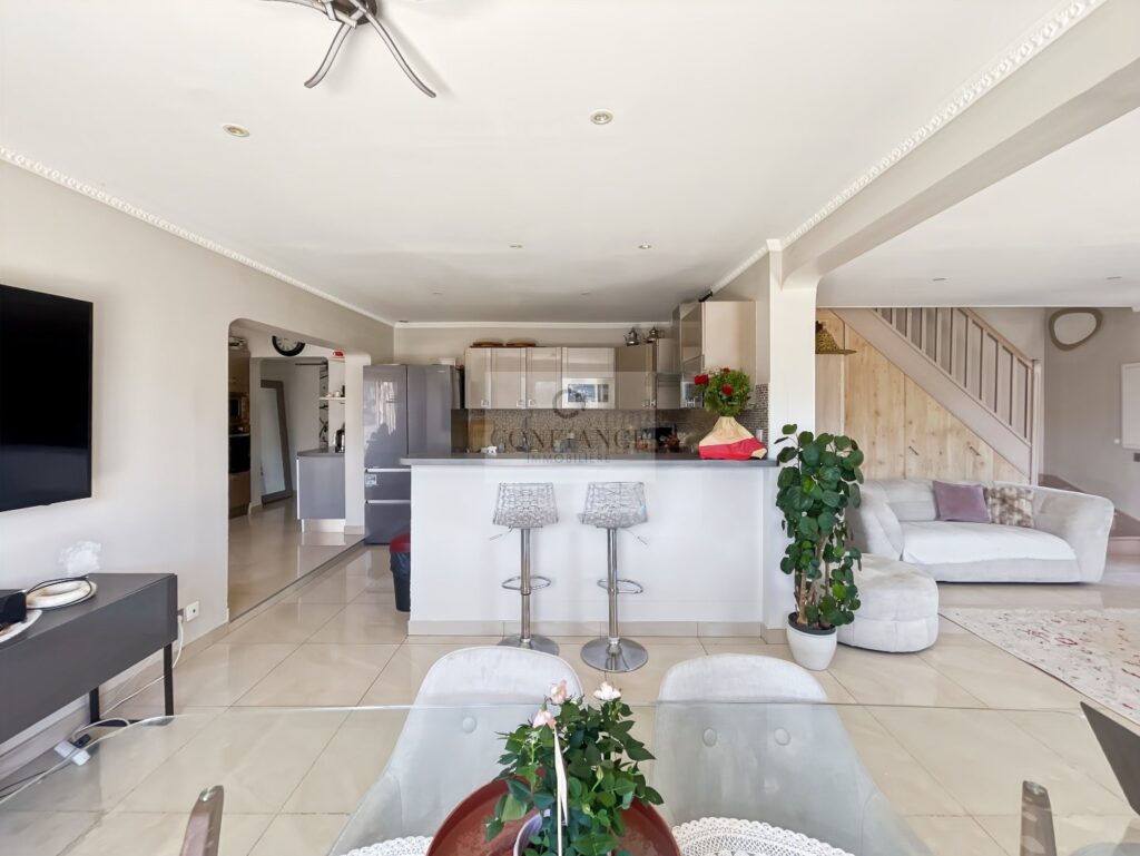 Maison individuelle – 7 pièces – 5 chambres – 185 m²