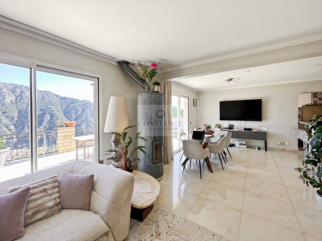 Maison individuelle – 7 pièces – 5 chambres – 185 m²