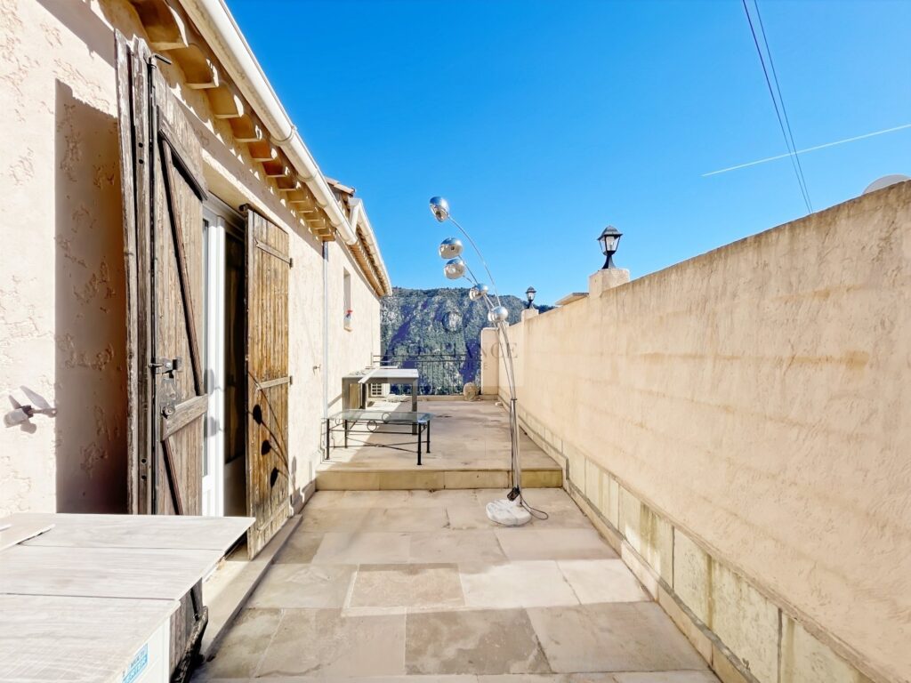 Maison individuelle – 7 pièces – 5 chambres – 185 m²