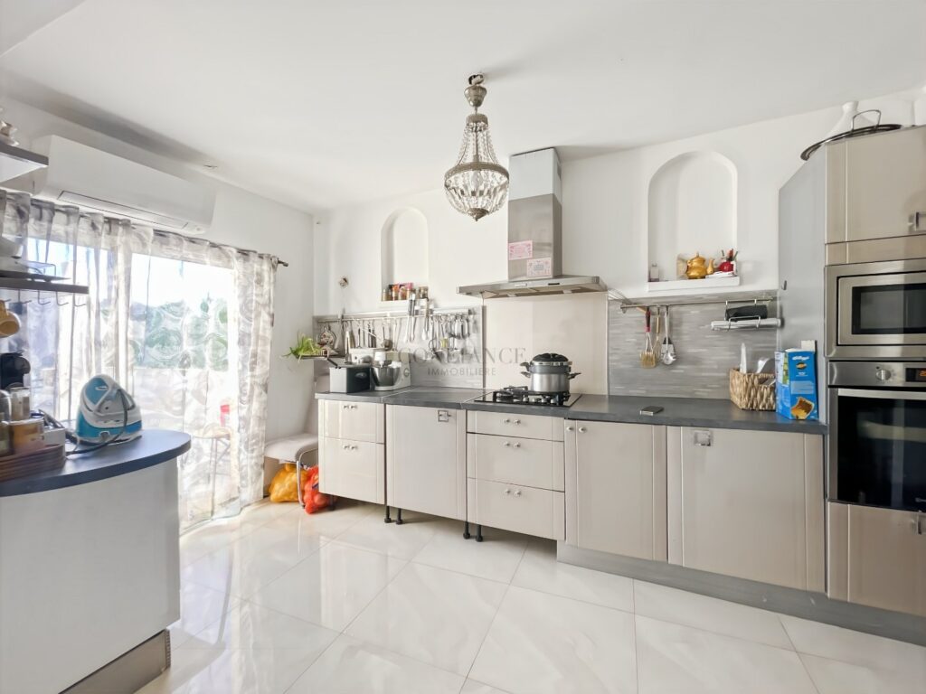 Maison individuelle – 7 pièces – 5 chambres – 185 m²