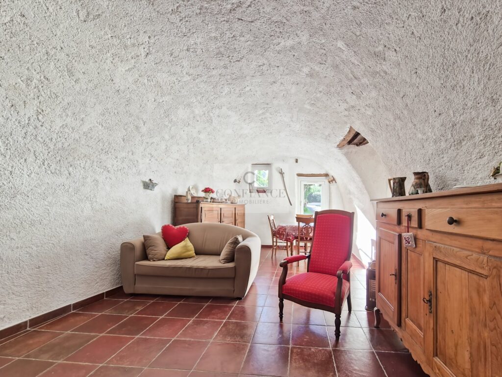 Appartement – 5 pièces – 3 chambres – 143 m²