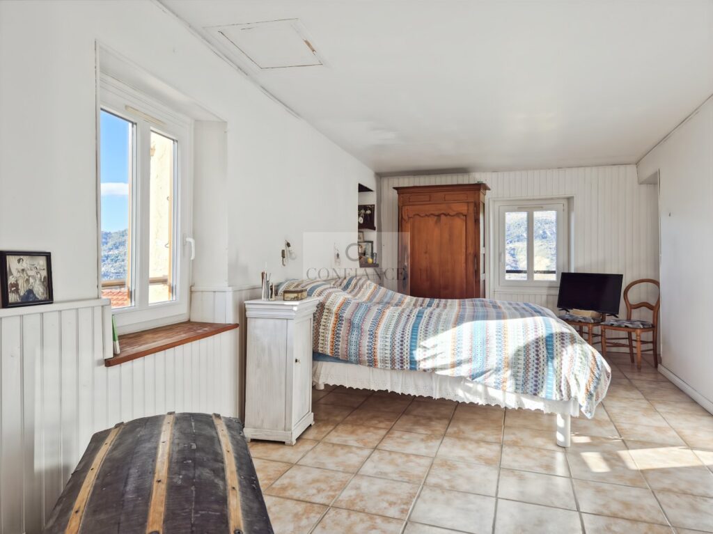 Appartement – 5 pièces – 3 chambres – 143 m²