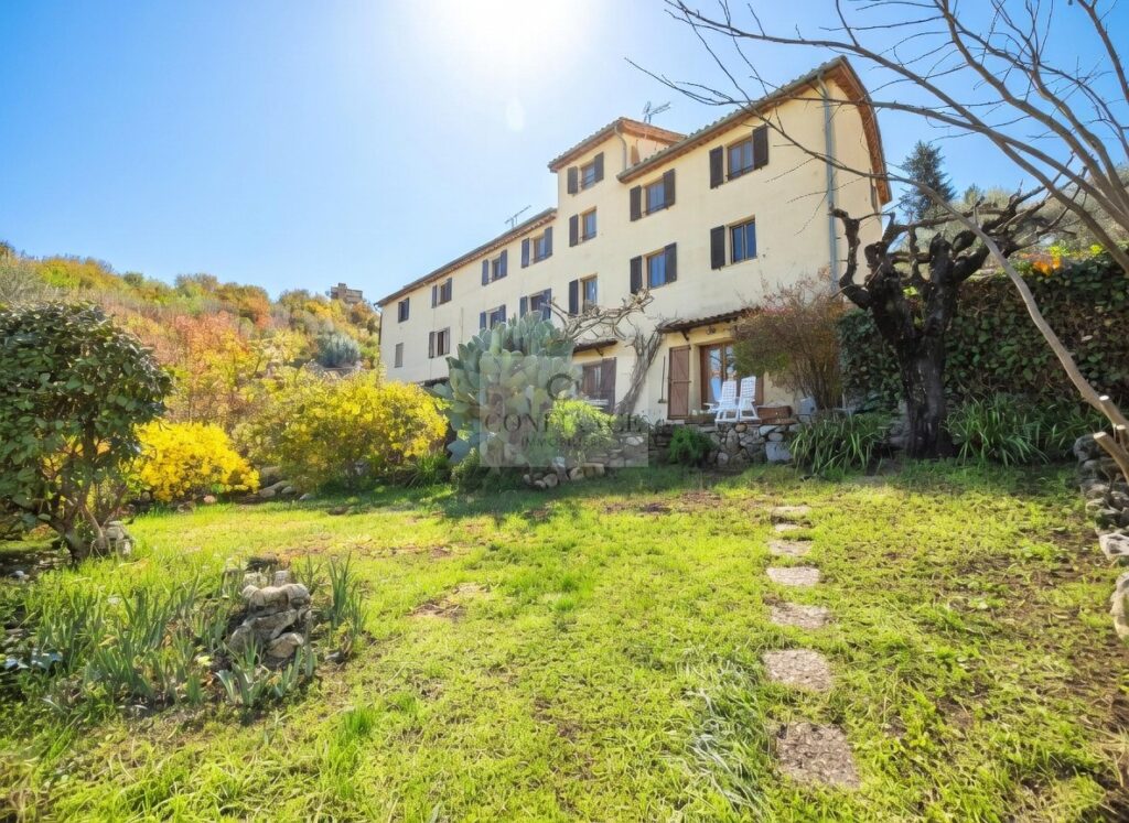 Appartement – 5 pièces – 3 chambres – 143 m²