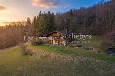 Chalet authentique avec vue panoramique – Propriété de 1,2 hectare – 9 pièces – 5 chambres – 240 m²