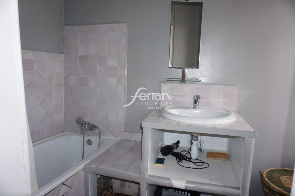 A vendre à Salernes appartement t3/4 avec terrasse – 4 pièces – 3 chambres – 63.00 m²