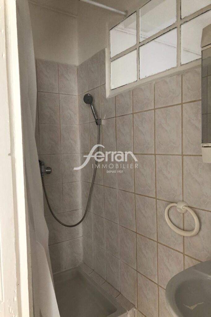 A LOUER TYPE 2 à CALLAS – 2 pièces – 1 chambre – 40.00 m²