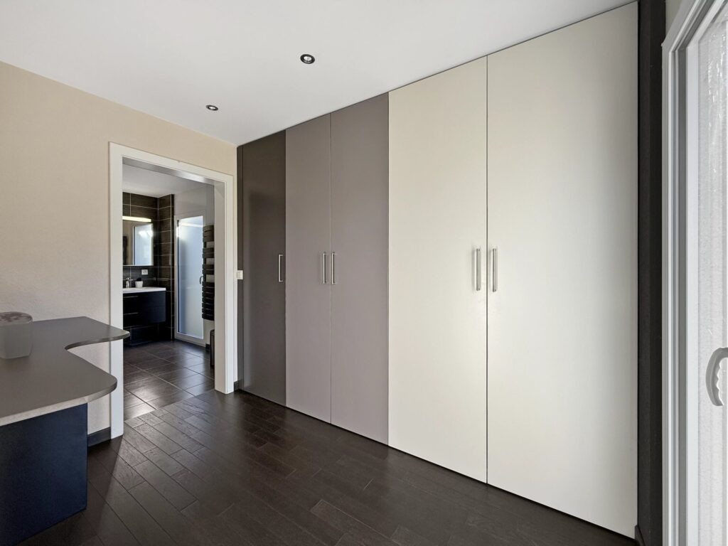 Villa contemporaine avec piscine à Fully ! – NR pièces – 5 chambres – 207 m²