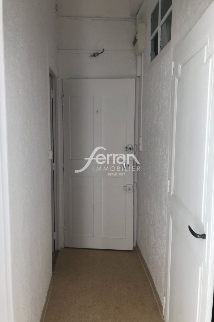 A LOUER TYPE 2 à CALLAS – 2 pièces – 1 chambre – 40.00 m²