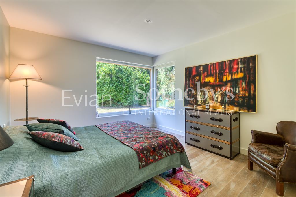 VILLA D’EXCEPTION AU BORD DU LÉMAN – 9 pièces – 6 chambres – 340 m²