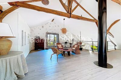 Ferme rénovée dans un havre de paix – 5 pièces – 4 chambres – 333 m²