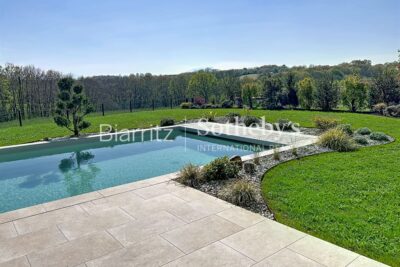 Maison au calme avec piscine, appartement indépendant et vue dégagée – Arcangues – 11 pièces – 7 chambres – 260 m²