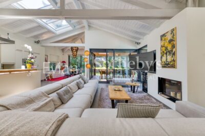 VILLA D&rsquo;EXCEPTION AU BORD DU LÉMAN – 9 pièces – 6 chambres – 340 m²