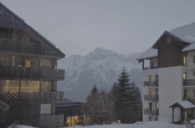 vue montagne oz en oisans
