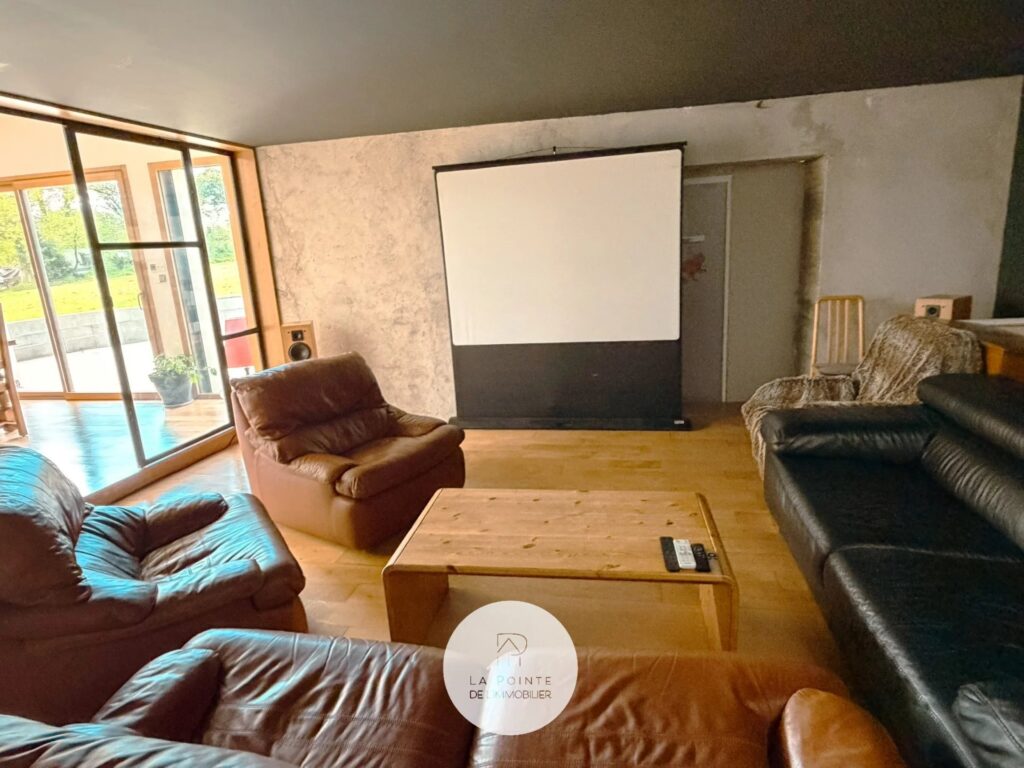 Maison de plain-pied 191 m² avec studio indépendant et grand jardin à Saint-Alban, à 5 min de Pléneuf-Val-André – 8 pièces – 6 chambres – 191 m²