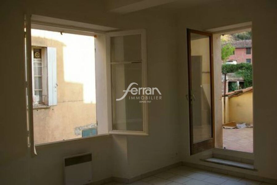 Appartement à louer à Salernes