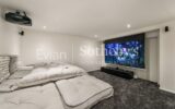 VILLA D&rsquo;ARCHITECTE EN PLEIN COEUR DU GOLF D&rsquo;EVIAN – 10 pièces – 6 chambres – 266 m²