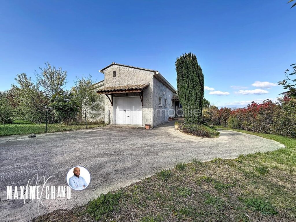 Maison à Saint Privat de Champclos sur 2000 m2 de terrain – 3 pièces – 2 chambres – 75 m²