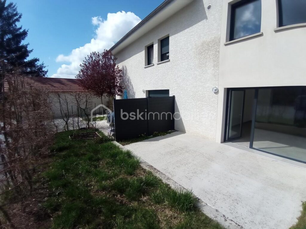 UN HAVRE DE BIEN ETRE POUR CET APPARTEMENT T3 DUPLEX REZ DE JARDIN CLOS DE 2020, DANS MAISON – 3 pièces – 2 chambres – 72 m²