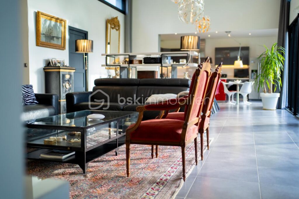 Maison d’architecte contemporaine lumineuse de 281m² proche du bourg de Chavagne – 6 pièces – 5 chambres – 281 m²