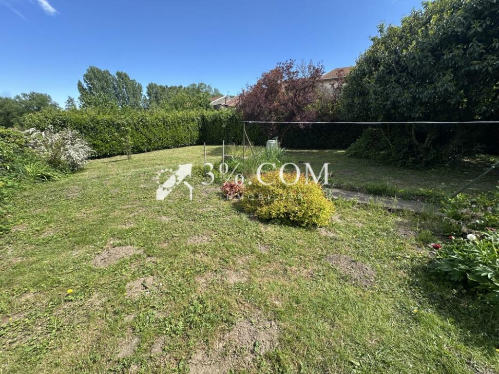 MAISON DE VILLAGE 210 M2 – TERRAIN 868 M2 – 8 pièces – 3 chambres – 210 m²