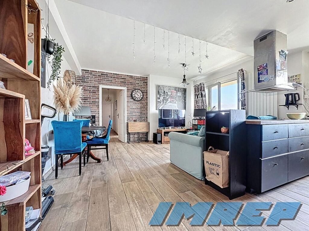 Bel appartement T4 de 67m2 belle vue Saint-Giniez 13008 MARSEILLE réf : 1072 – 4 pièces – 3 chambres – 67 m²