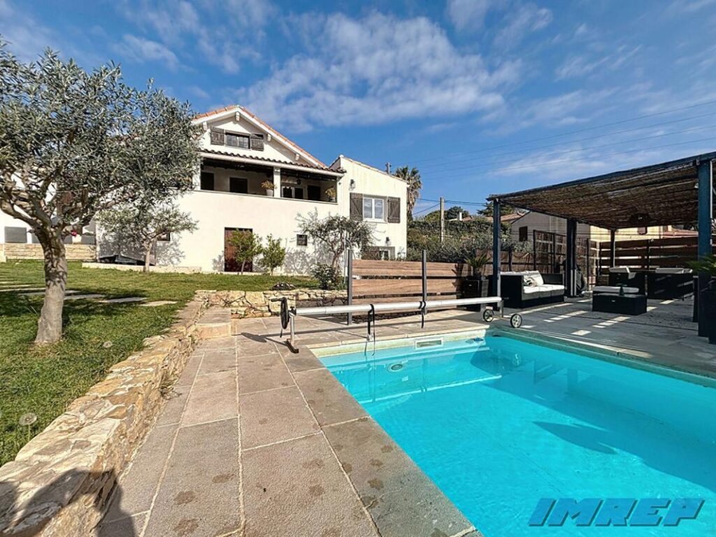 13013 Plan de Cuques Maison avec jardin piscine garage – 5 pièces – 4 chambres – 130 m²