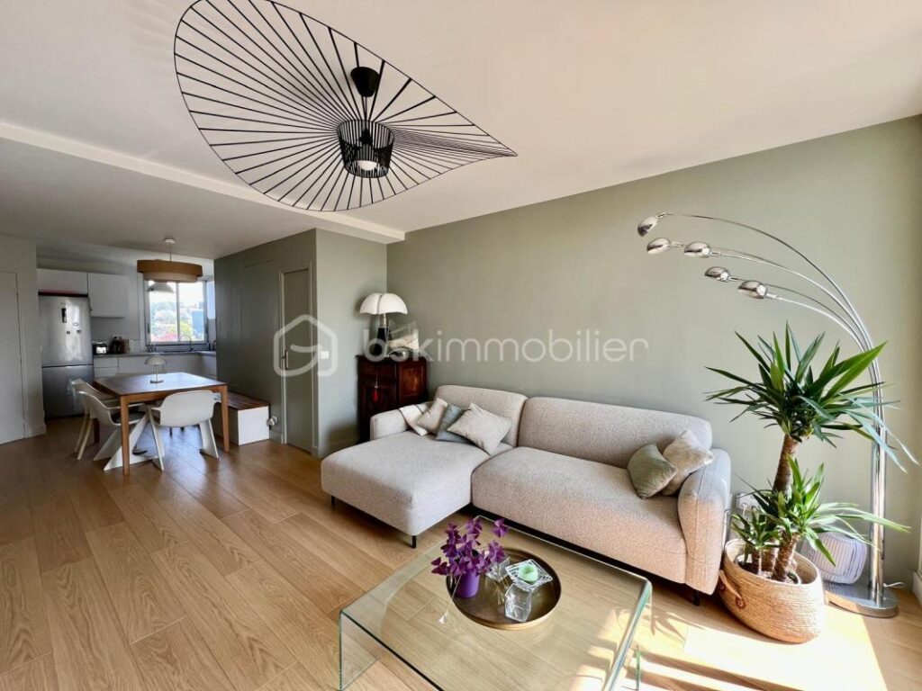 Appartement 4 pièces rénové – Terrasse plein Sud – Rueil-Malmaison (Mont-Valérien) – 4 pièces – 3 chambres – 77 m²