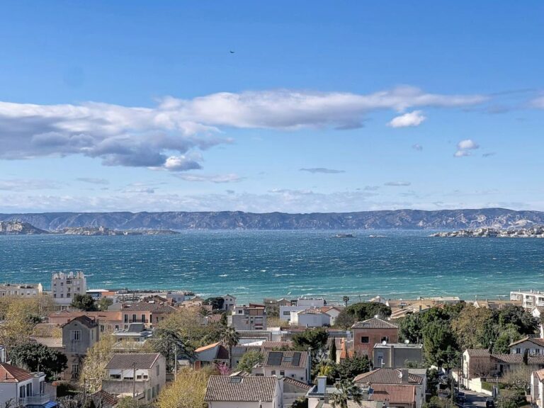 T4/5 Pointe Rouge VUE MER EXCEPTIONNELLE avec GrandeTerrasse – 6 pièces – 3 chambres – 155 m²