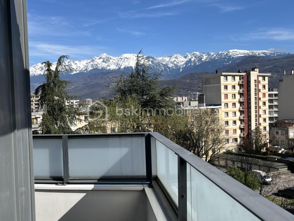 EXCLUSIVITÉ : Vivez au Sommet – T2 bis avec Balcon Panoramique de 25 m² – 3 pièces – 2 chambres – 51 m²