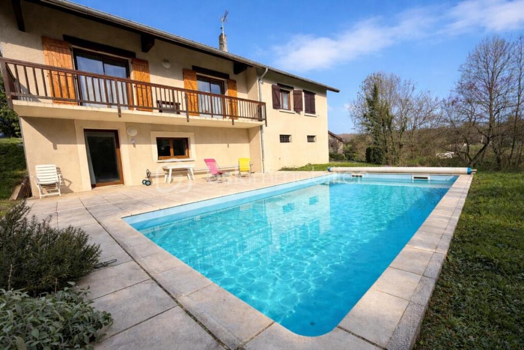 Maison familiale 183 m² avec piscine, grand terrain et vue nature – Rovon à proximité immédiate de Vinay – 6 pièces – 4 chambres – 183 m²