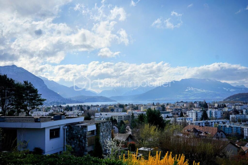 Appartement d’exception avec terrasse panoramique, vue lac et montagnes – 5 pièces – 4 chambres – 139 m²