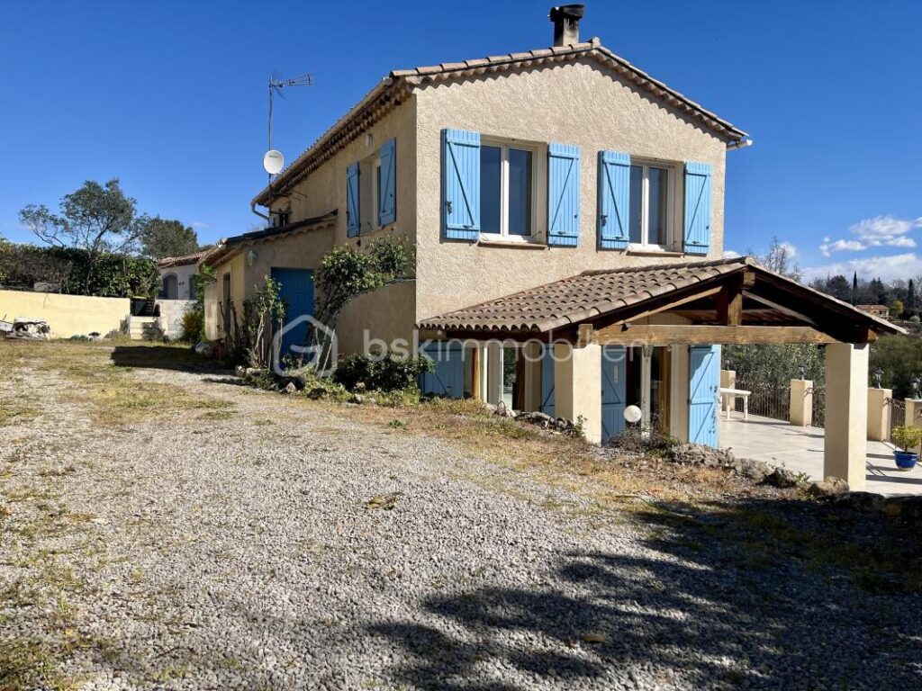 VILLA T4 + T2 – Saint Paul En Forêt – Vue exceptionnelle, au calme avec un fort potentiel ! – 6 pièces – 4 chambres – 145 m²