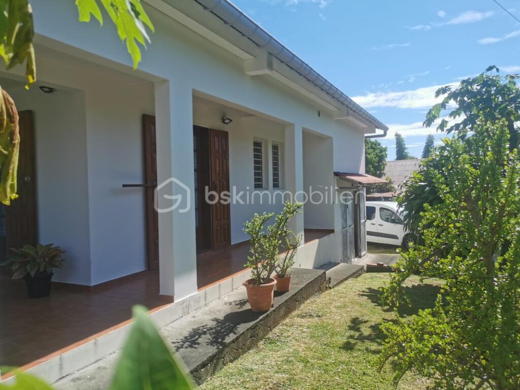 Maison bien entretenue à Saint-Benoit – 5 pièces – 3 chambres – 149 m²