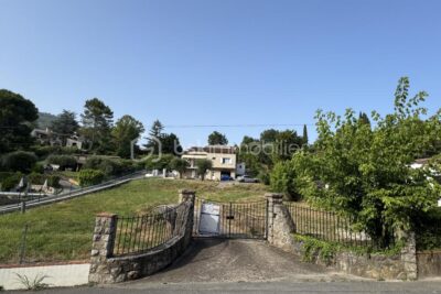Terrain à vendre à Auribeau sur siagne