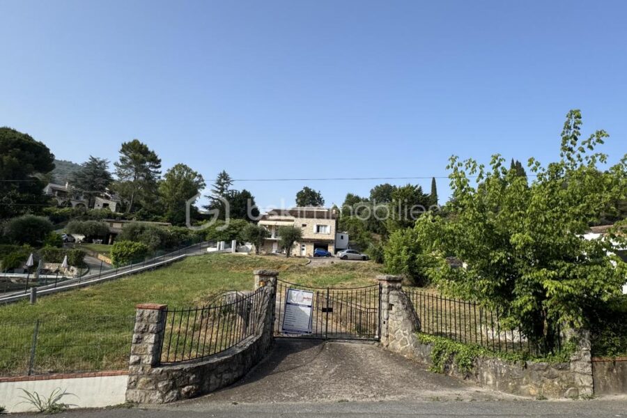 Terrain à vendre à Auribeau sur siagne