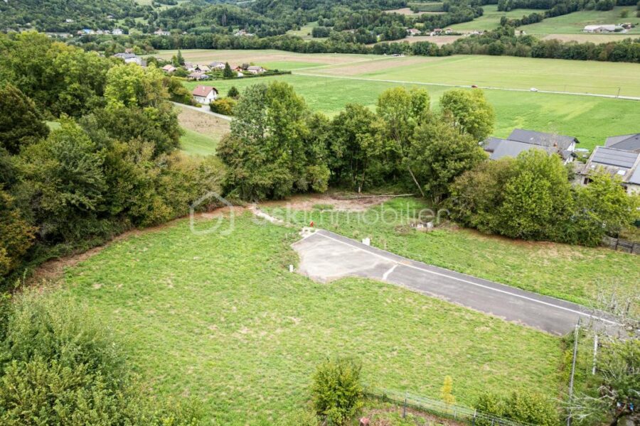 Terrain à vendre à Lornay