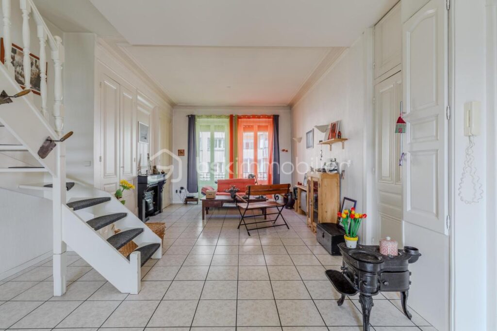 Charmant T3 traversant en duplex au sein d’une petite copropriété à MONTCHAT Lyon 3 – 3 pièces – 2 chambres – 63 m²