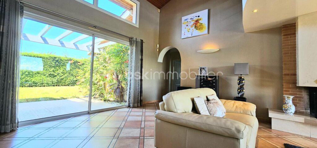 Villa d&rsquo;architecte – 7 pièces – 4 chambres – 181 m²