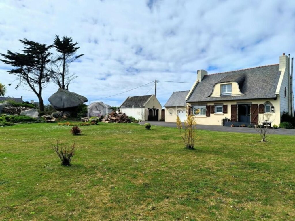 Maison néo-bretonne avec vue mer à Kerlouan – 5 pièces – 3 chambres – 117 m²