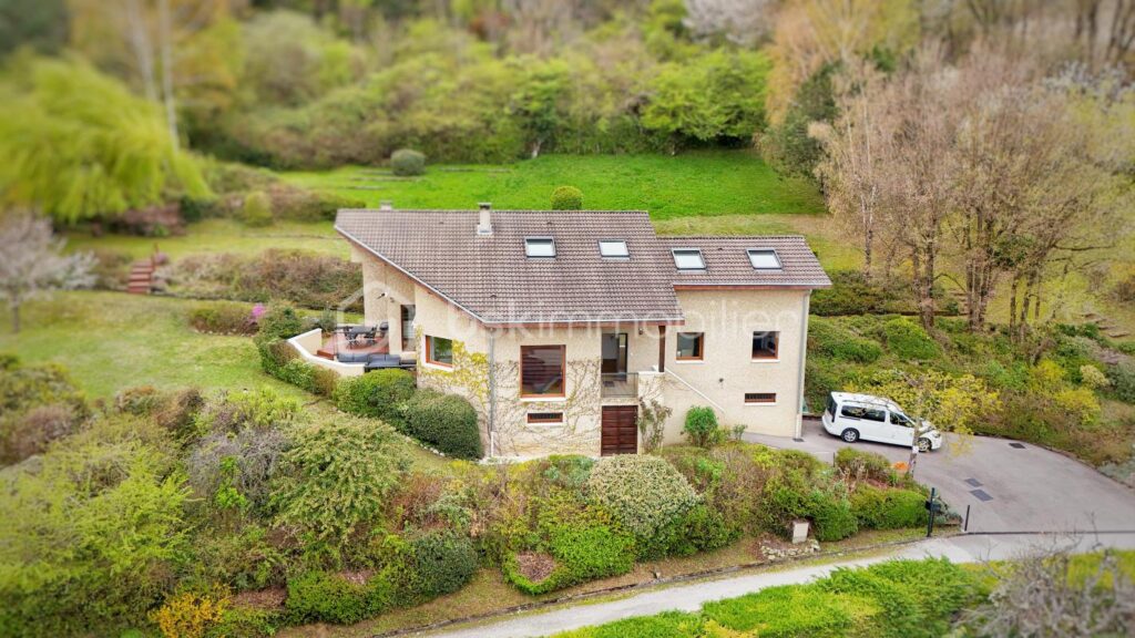 Maison d’architecte de 180m2 – 8 pièces – 7 chambres – 180 m²