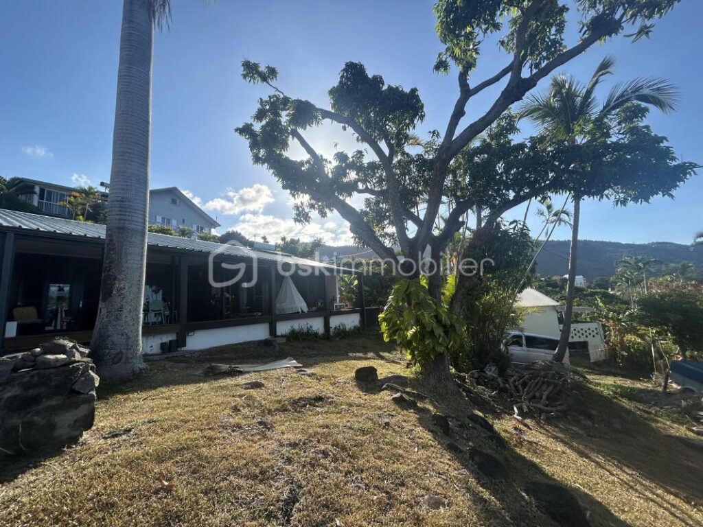 Maison de plain-pied de 181 m² sur un terrain de 1058 m² à Bellepierre – 5 pièces – 4 chambres – 136 m²