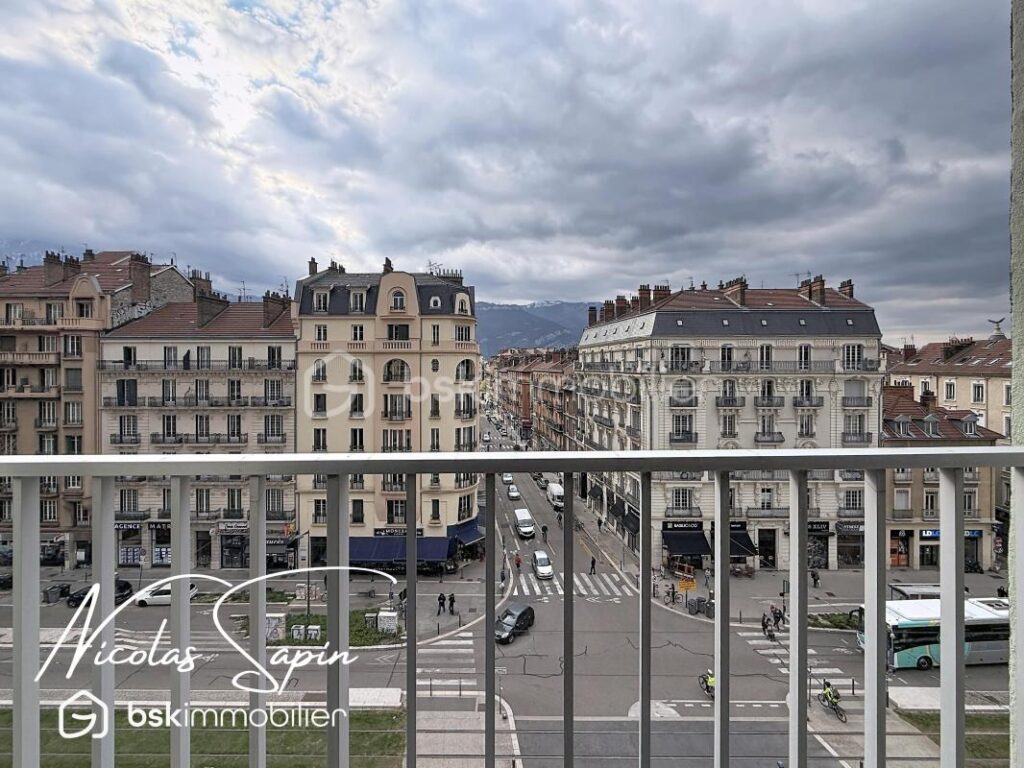 T3 sur Grenoble aux portes du centre-ville avec vue dégagée – 3 pièces – 1 chambre – 66 m²