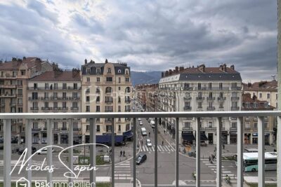 T3 sur Grenoble aux portes du centre-ville avec vue dégagée – 3 pièces – 1 chambre – 66 m²