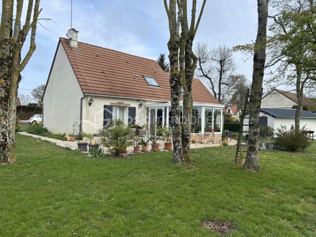 Maison spacieuse et lumineuse de 145m² avec terrasse agréable – 7 pièces – 3 chambres – 145 m²