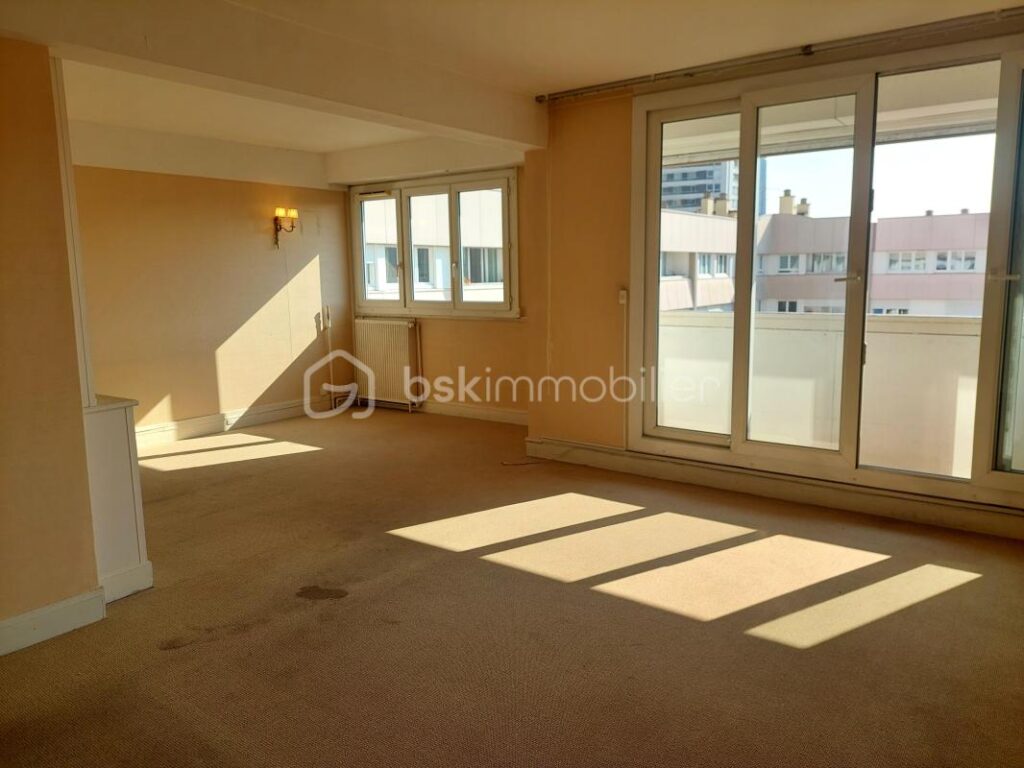 Appartement 4 pièces 83m² lumineux au dernier étage avec ascenseur – 4 pièces – 2 chambres – 82 m²