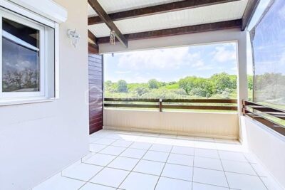 À VENDRE – Superbe appartement 3 pièces avec varangue, vue nature – Résidence sécurisée – 3 pièces – 2 chambres – 60 m²